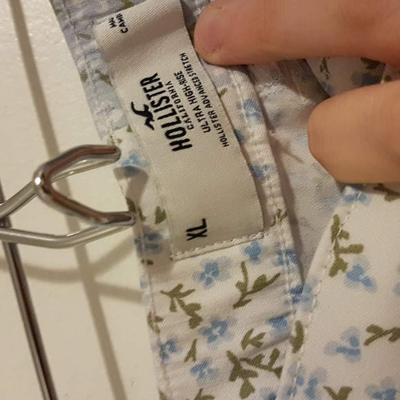 Hollister Ultra High Rise Split Floral Pants - Picture 3 of 4